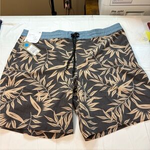 Goodfellow & Co Men's Leaf Print Shorts - Black and Tan